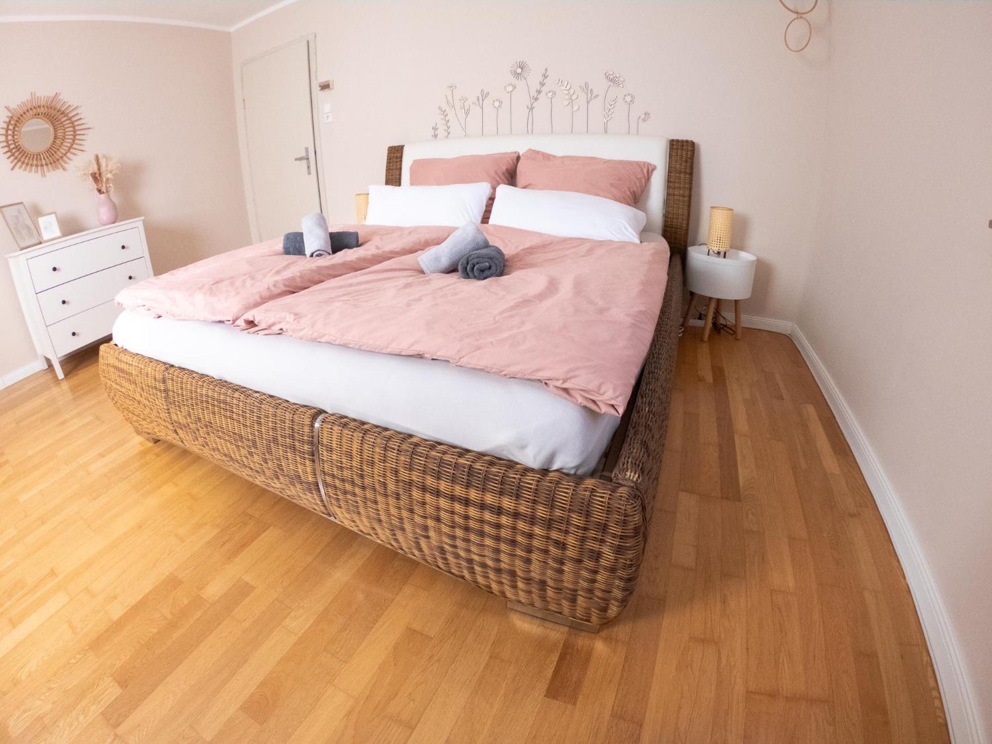 Appartement Happybnb Mit Sonniger Terrasse Lochgau