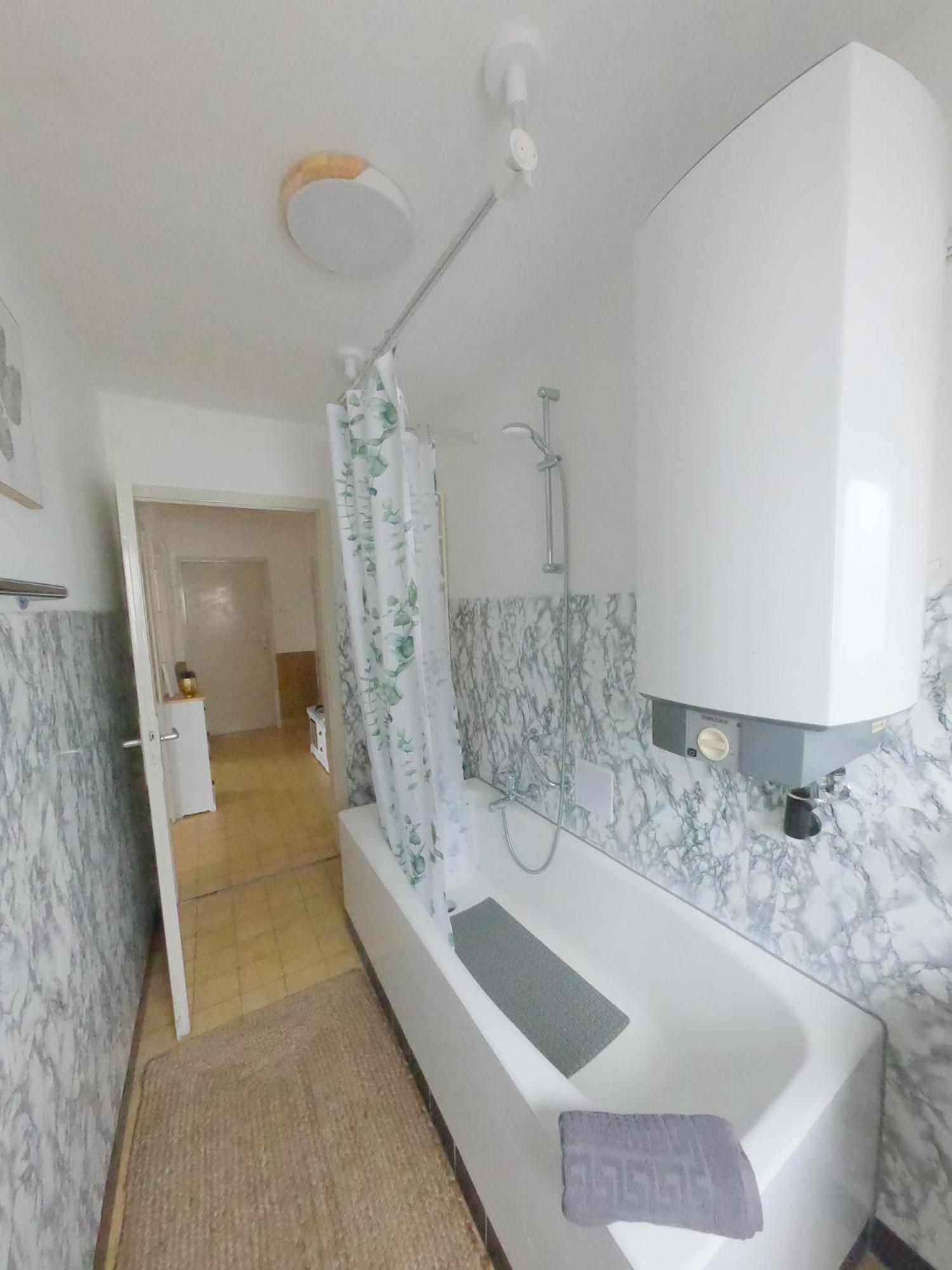 Appartement Happybnb Mit Sonniger Terrasse
