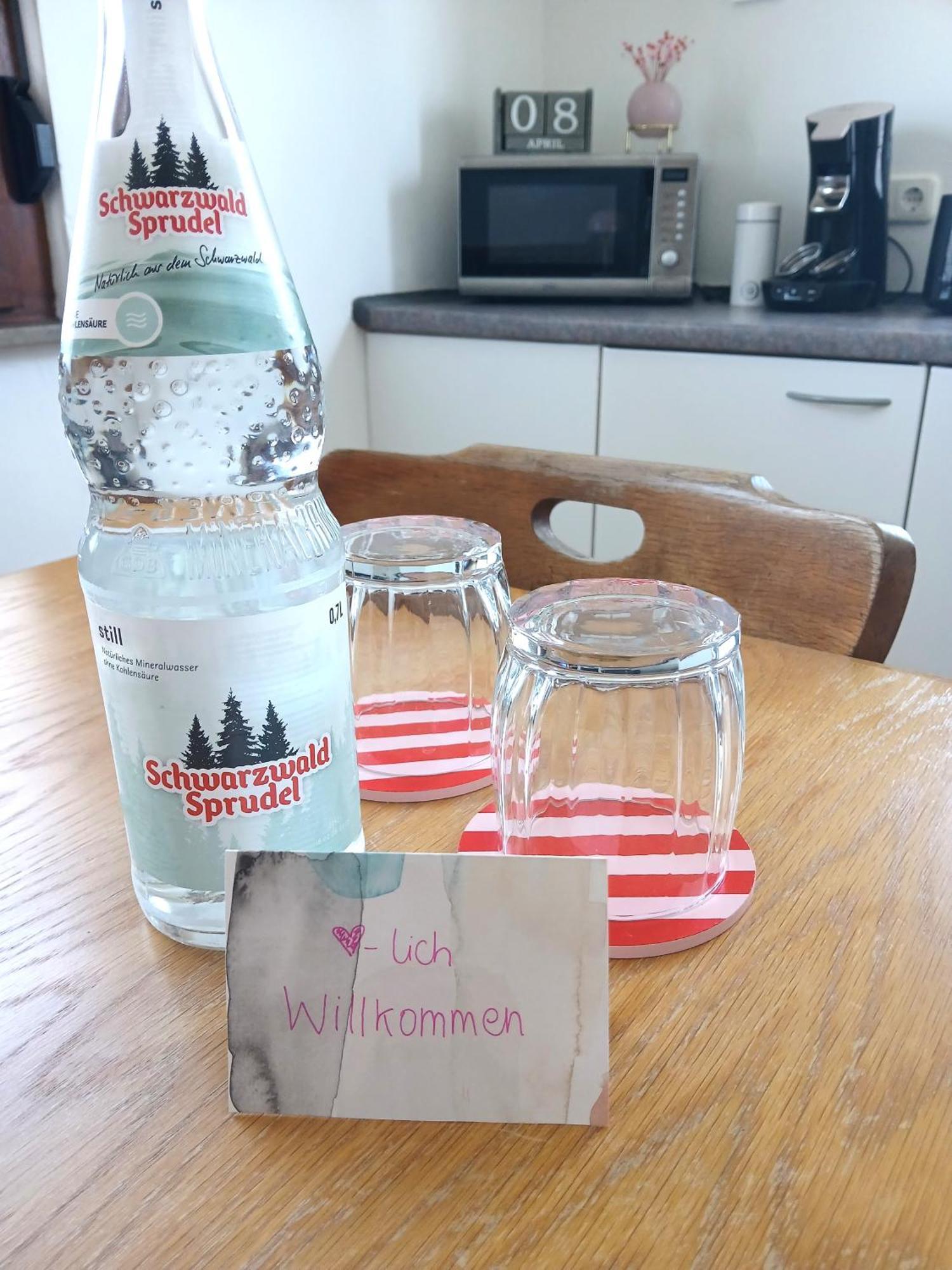 Happybnb Mit Sonniger Terrasse *